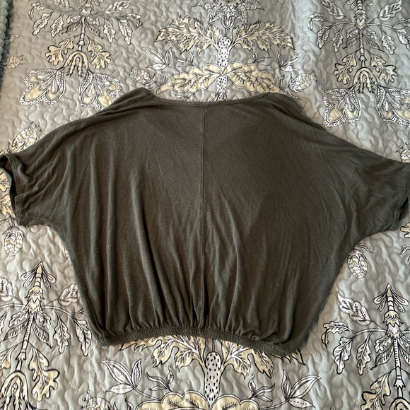 Mady & Nell medium green scrunched crop top - Picture 2 of 3